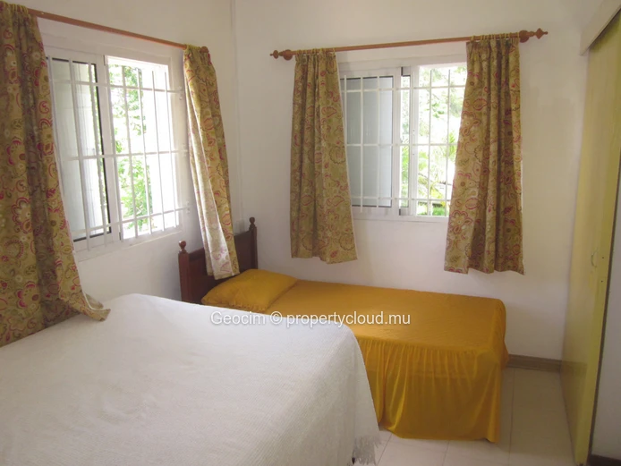 Grand Baie fully furnished 2 bedrooms house. Plot of land 225 toises. (Sole Mandate)