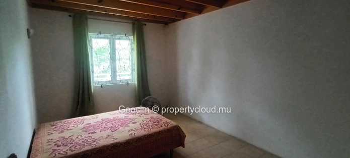 Flic en Flac Morc Safeland 1 walking distance to beach and shop fully furnished 7 bedroom house. Terreces. Parking. P... (Sole Mandate)