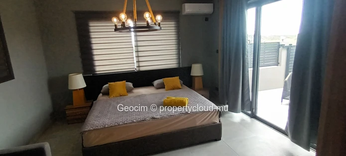 Flic en Flac Located in gated community, fully furnished 3 bedrooms house + independant studio. Roof top with seaview. (Sole Mandate)