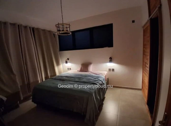 Flic en Flac Morc Palmyre fully furnished recent 3 bedrooms house. Parking. Swimmingpool. Roof Top. Private garden. (Sole Mandate)