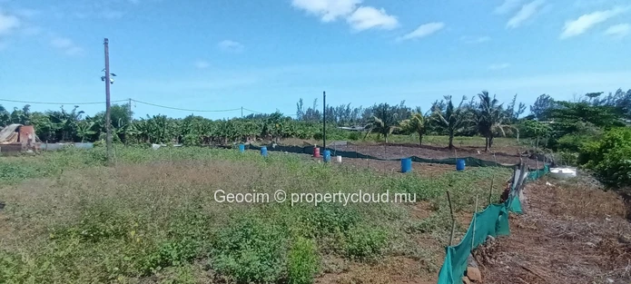 Riambel Surinam situé à 450 m de la plage publique terrain résidentiel de 1117 m2 (26.7 perches) (294 toises) (Mandat exclusif)