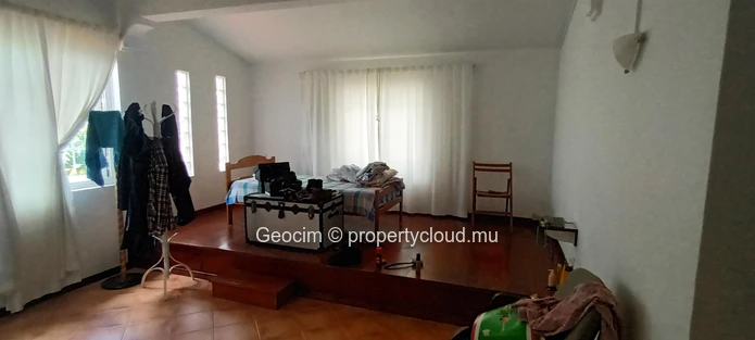 Sodnac Quatre Bornes fully furnished 6 bedrooms house. Freehold plot of land 475 sqm. (Sole Mandate)