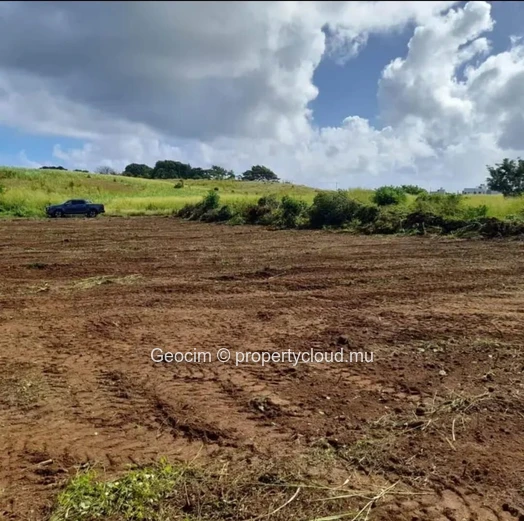 Petit Raffray Terrain residentiel de 394 toises. Largeur 21.96 m. (Mandat exclusif)