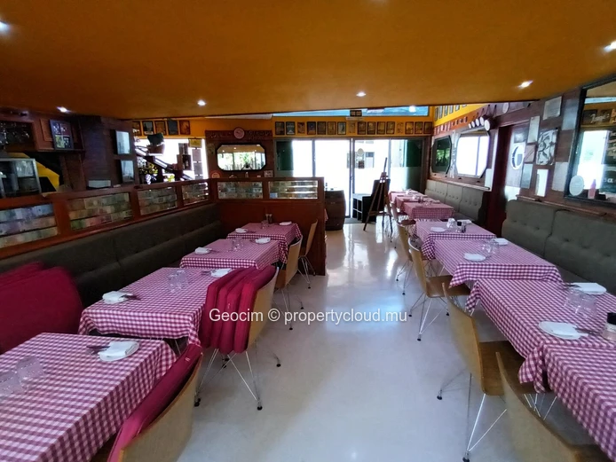 Rivière Noire A vendre restaurant 50  places avec terrasse. Facilités parking. (Mandat exclusif)