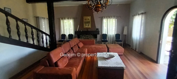 Beau Bassin Balfour partly furnished 5 bedrooms house. Office. Terrasse. Garage. Plot of land 1520 sqm. (Sole Mandate)