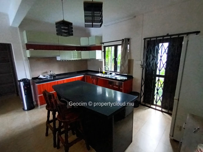 Ebène fully furnished 4 berdrooms house. Plot of land 509 sqm. Available now. (Sole Mandate)