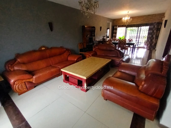 Ebène fully furnished 4 berdrooms house. Plot of land 509 sqm. Available now. (Sole Mandate)