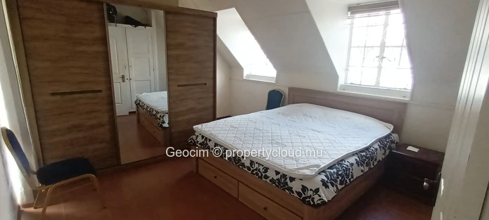 Beau Bassin Balfour partly furnished 5 bedrooms house. Office. Terrasse. Garage. Plot of land 1520 sqm. (Sole Mandate)