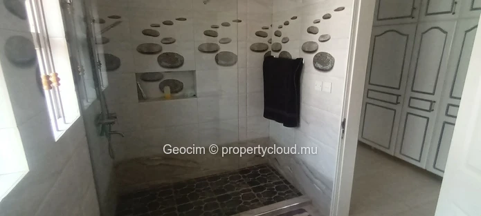 Albion Morc de Chazal Maison de 5 càc 3 sdb bureau Garage Parking sur 265 toises terrain clos. Piscine. (Mandat exclusif)
