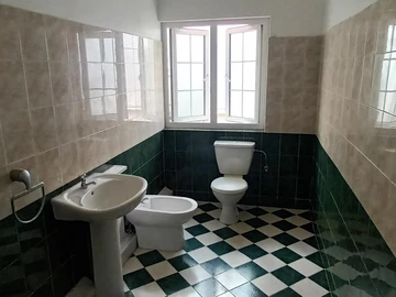 6 Bedroom House