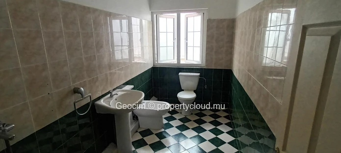 Sodnac Quatre Bornes fully furnished 6 bedrooms house. Freehold plot of land 475 sqm. (Sole Mandate)