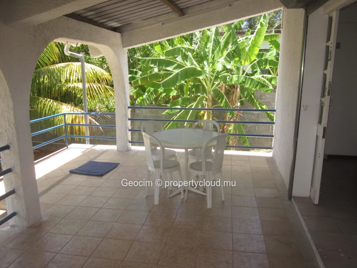 Grand Baie fully furnished 2 bedrooms house. Plot of land 225 toises. (Sole Mandate)