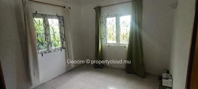 Flic en Flac Morc Safeland 1 walking distance to beach and shop fully furnished 7 bedroom house. Terreces. Parking. P... (Sole Mandate)