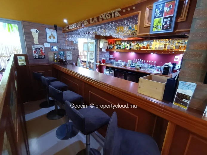 Rivière Noire A vendre restaurant 50  places avec terrasse. Facilités parking. (Mandat exclusif)