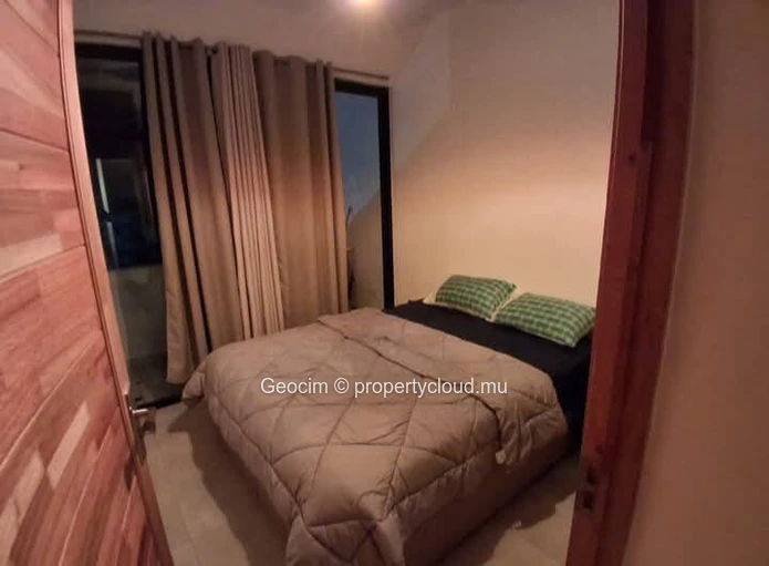 Flic en Flac Morc Palmyre fully furnished recent 3 bedrooms house. Parking. Swimmingpool. Roof Top. Private garden. (Sole Mandate)