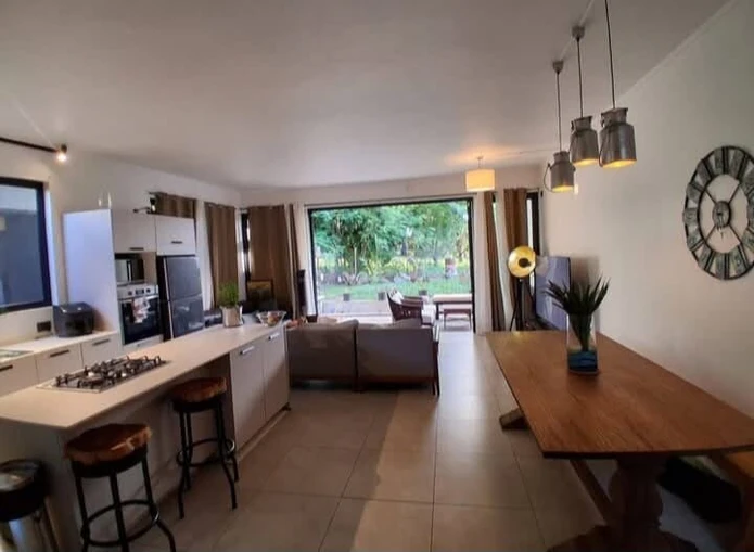 Flic en Flac Morc Palmyre fully furnished recent 3 bedrooms house. Parking. Swimmingpool. Roof Top. Private garden. (Sole Mandate)