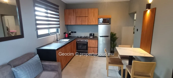 Flic en Flac Located in gated community, fully furnished 3 bedrooms house + independant studio. Roof top with seaview. (Sole Mandate)