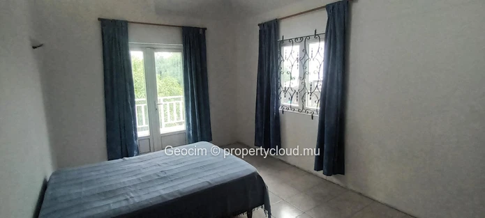 Flic en Flac Morc Safeland 1 walking distance to beach and shop fully furnished 7 bedroom house. Terreces. Parking. P... (Sole Mandate)