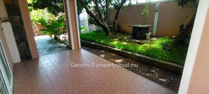 Sodnac Quatre Bornes fully furnished 6 bedrooms house. Freehold plot of land 475 sqm. (Sole Mandate)